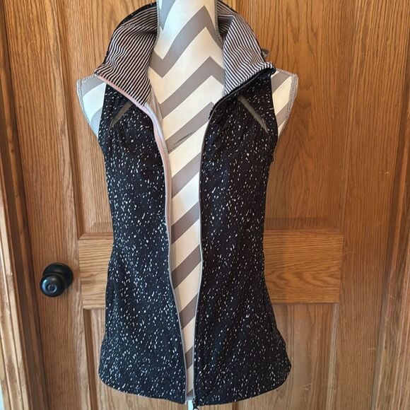 LULULEMON Go The Distance Vest Butterfly Texture Mink Berry Black - Picture 9 of 16